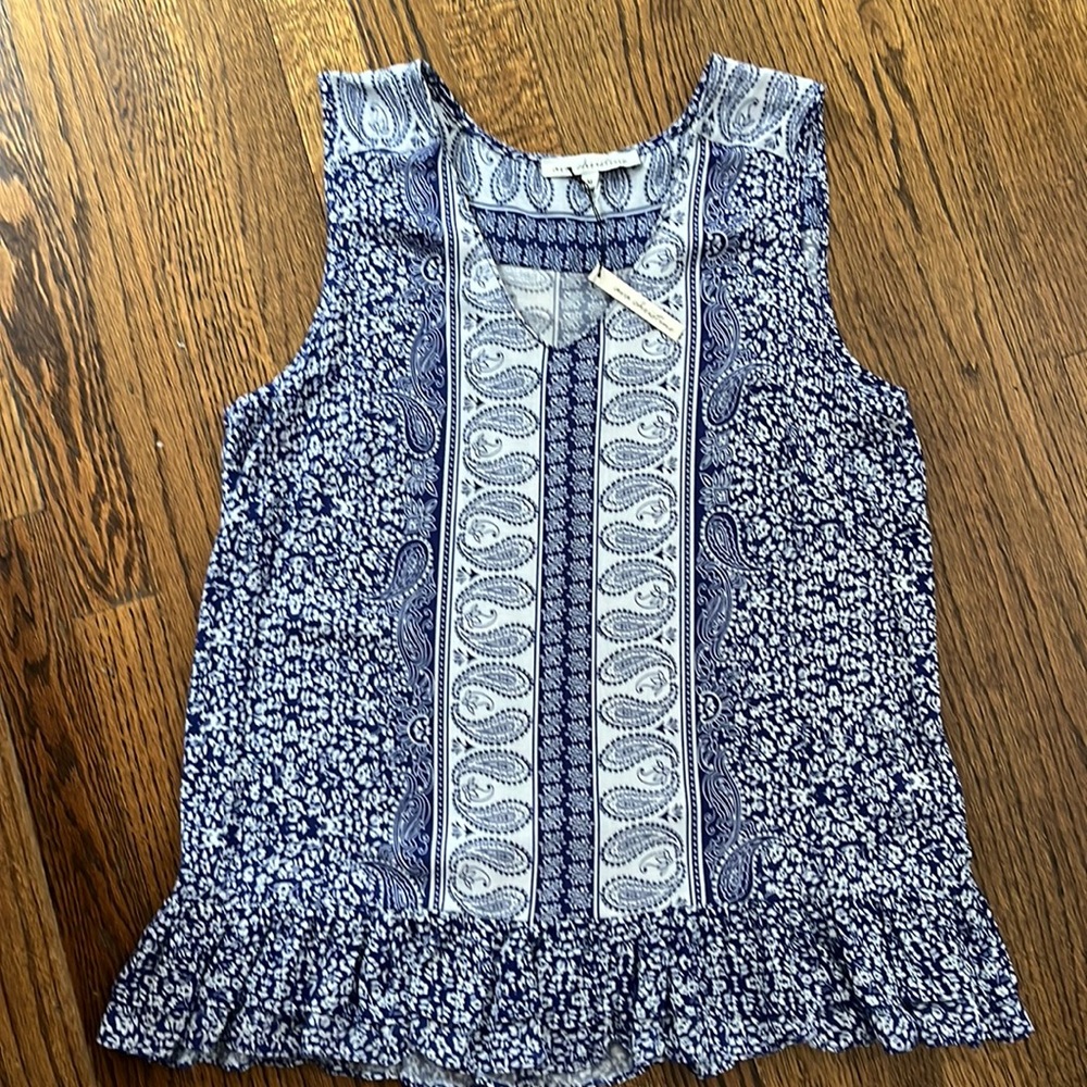NWT. Adorable Ava Christine Top!